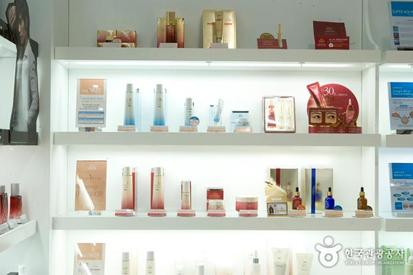 專賣店商場(chǎng)展柜設(shè)計(jì)15